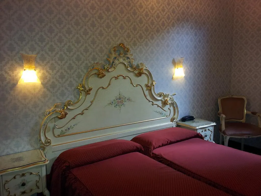 Hotel Diana Venice 3*,