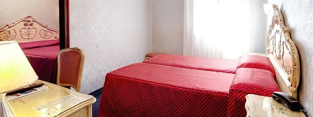 Hotel Diana Venice 3*,