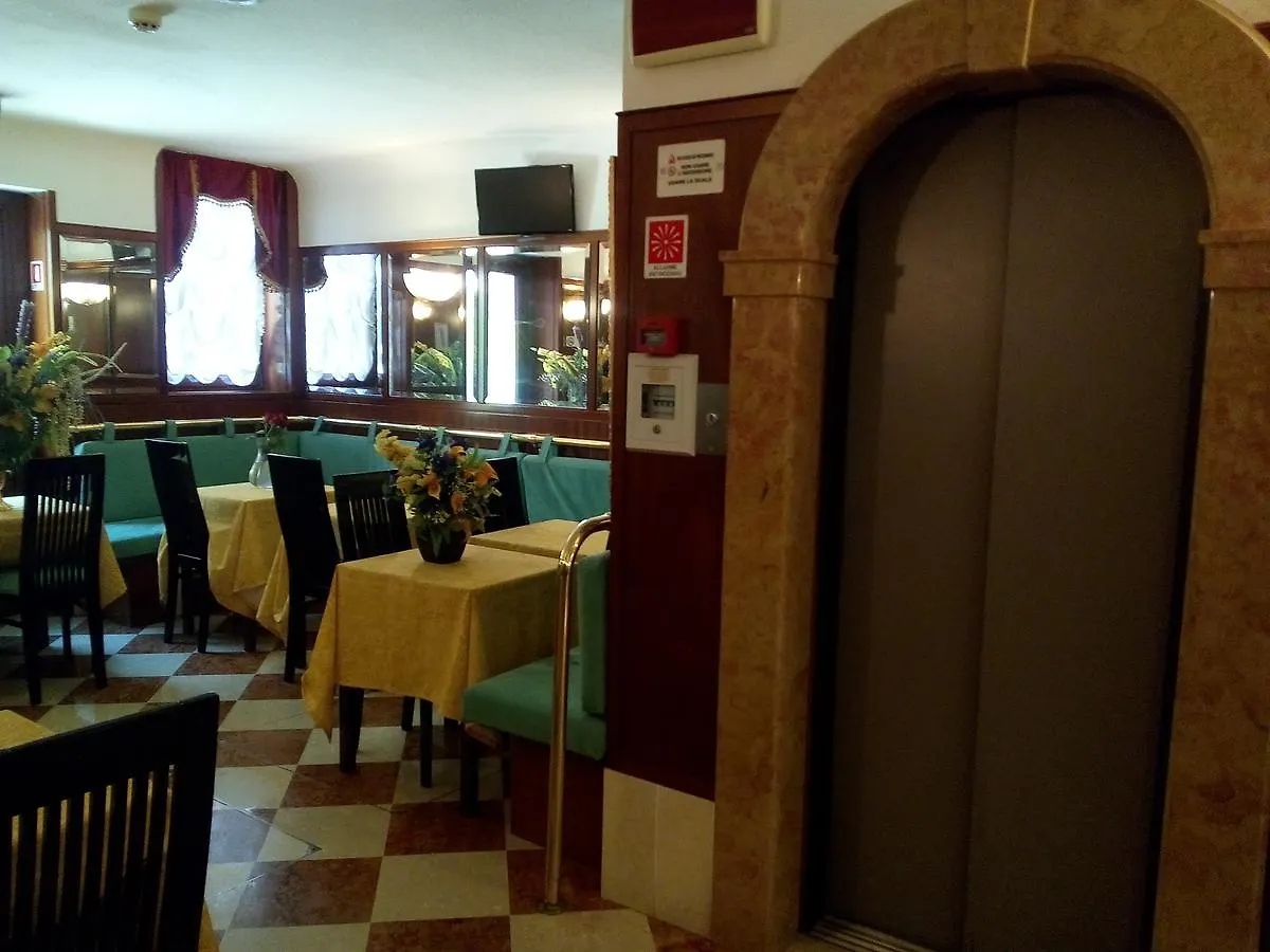 Hotel Diana Venice