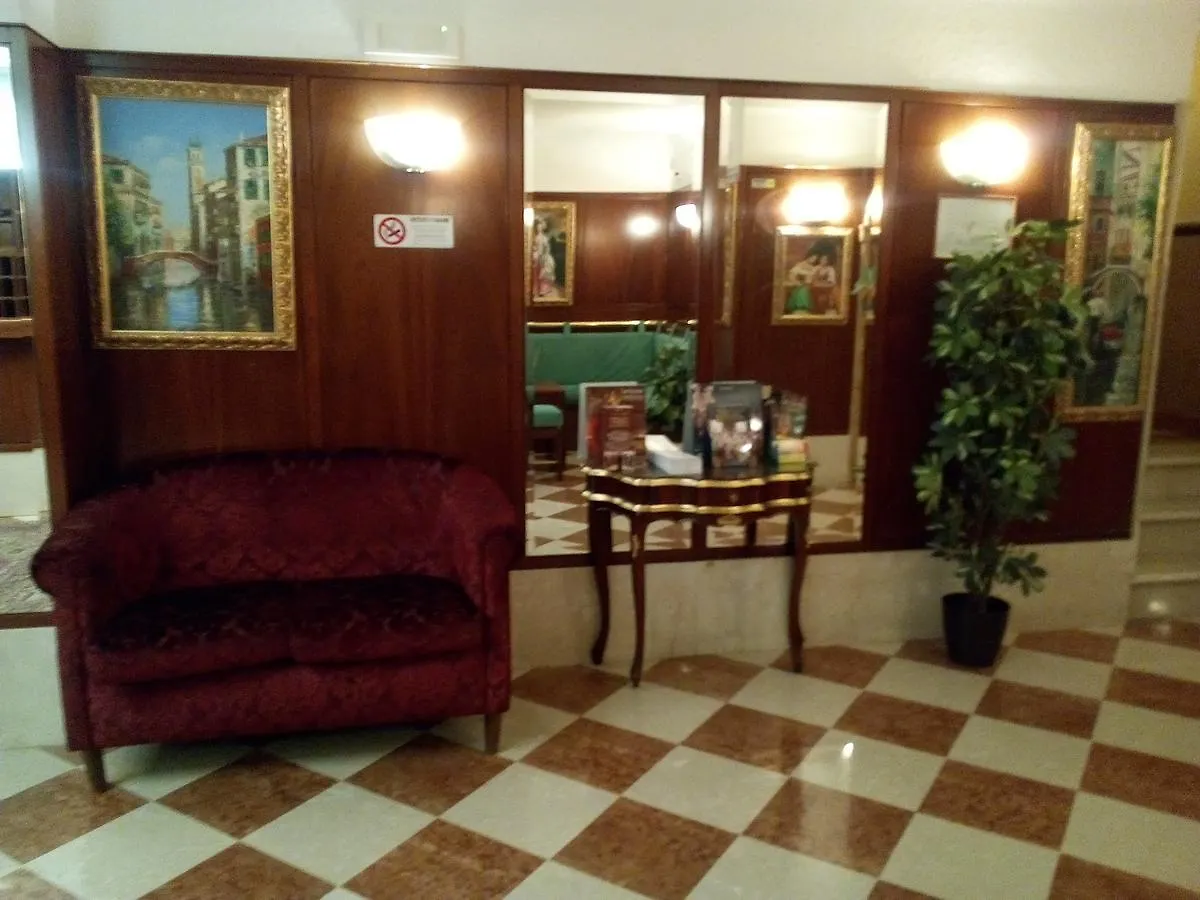 Hotel Diana Venice 3*,