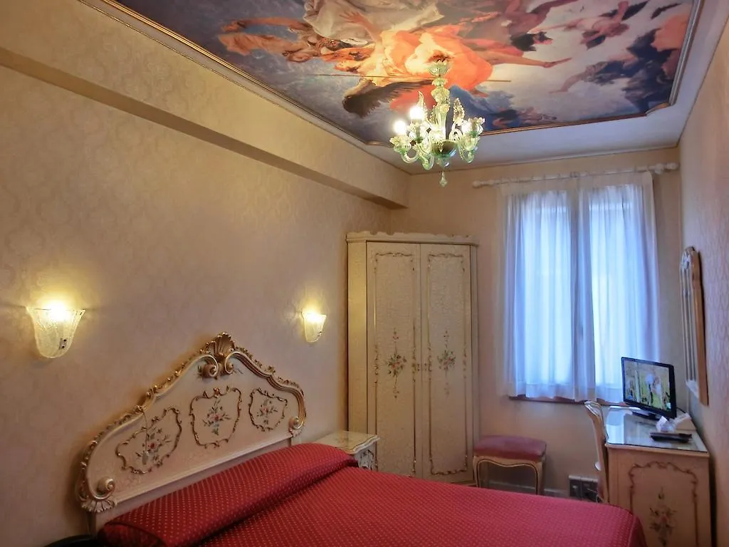 Hotel Diana Venice 3*,