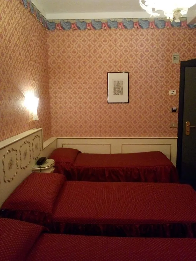 Hotel Diana Venice 3*,